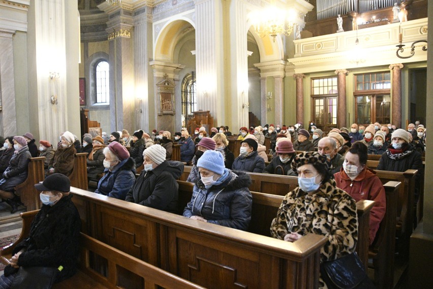 Światowy Dzień Chorego w Kielcach. Biskup Marian Florczyk przewodniczył mszy świętej w kościele świętego Wojciecha. Zobacz zdjęcia i wideo