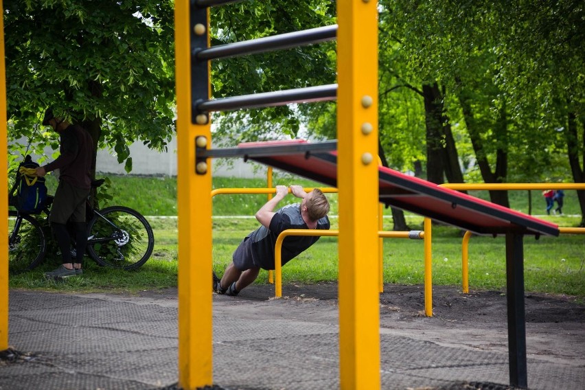 - Znaczna część Polaków podejmuje aktywność fizyczną na...