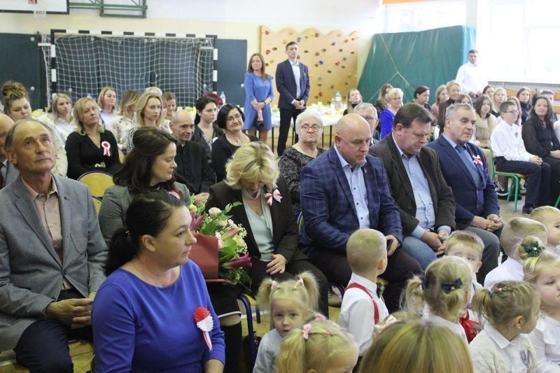 Święto szkoły w Zaborowie, w gminie Belsk Duży. Było ślubowanie uczniów i występy artystyczne. Zobacz zdjęcia