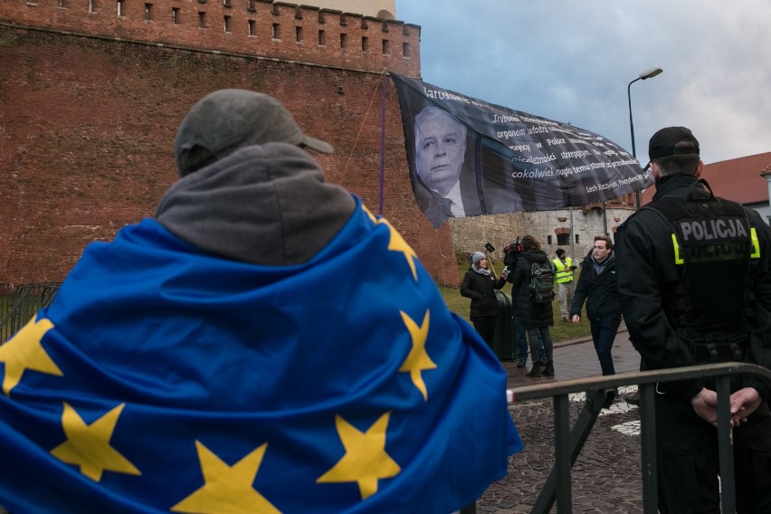 Protest przeciwko upolitycznieniu Wawelu