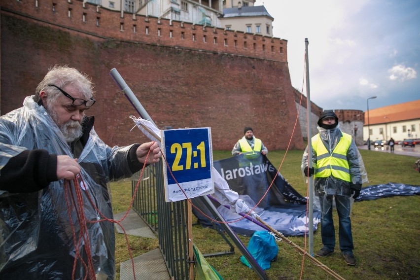 Protest przeciwko upolitycznieniu Wawelu