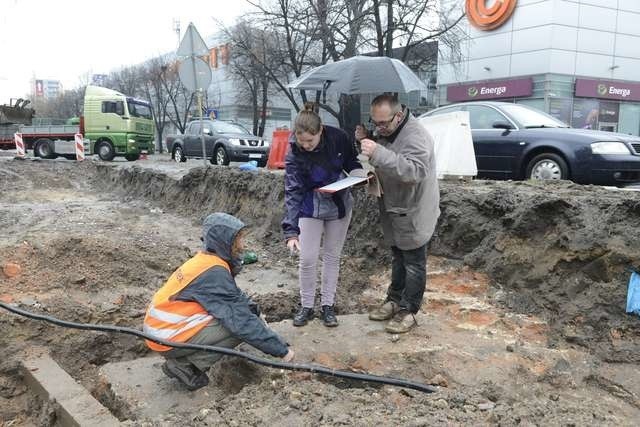 Kościół Św.Jerzego na Czerwonej drodzearcheolodzy przy pracy