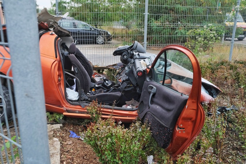 Na skrzyżowaniu Głogowska i ulica Zachodnia rozbiło się auto...