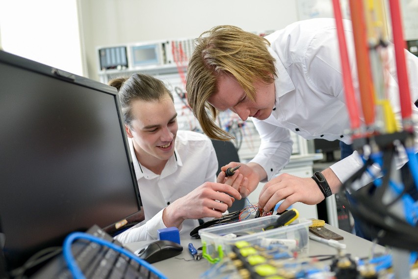 Prototyp sztucznej dłoni stworzyli dwaj studenci...