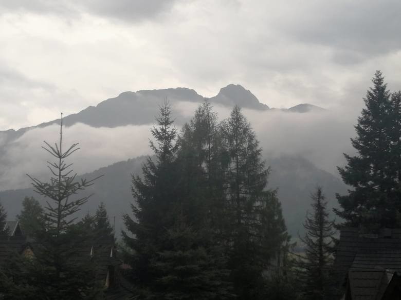 Burza w Tatrach. Pogoda nad górami zmieniła się błyskawicznie