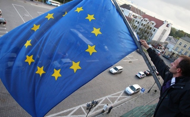 Z oficjalnych akcentów działalności Unii Europejskiej w Słupsku pozostały już tylko flagi na budynkach publicznych.Fot. Łukasz Capar