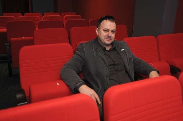Dyrektor Dworu Artusa Marek Pijanowski pokazuje nowe kino.Dyrektor Dworu Artusa Marek Pijanowski pokazuje nowe kino.
