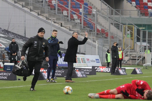 Trener Zagłębia Sosnowiec Valdas Ivanauskas miał wiele uwag do sędziego w meczu z Górnikiem w Zabrzu.