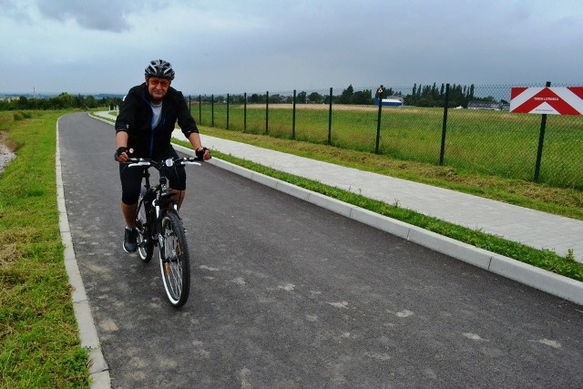 Pętla rowerowa wokół bielskiego lotniska liczy 3 kilometry długości.