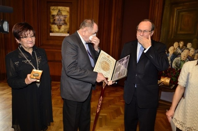 Ambasador Izraela w Polsce Zvi Rav Ner wręczył medale "Sprawiedliwy wśród narodów świata" przedstawicielom rodzin osób, które pomagały Żydom.