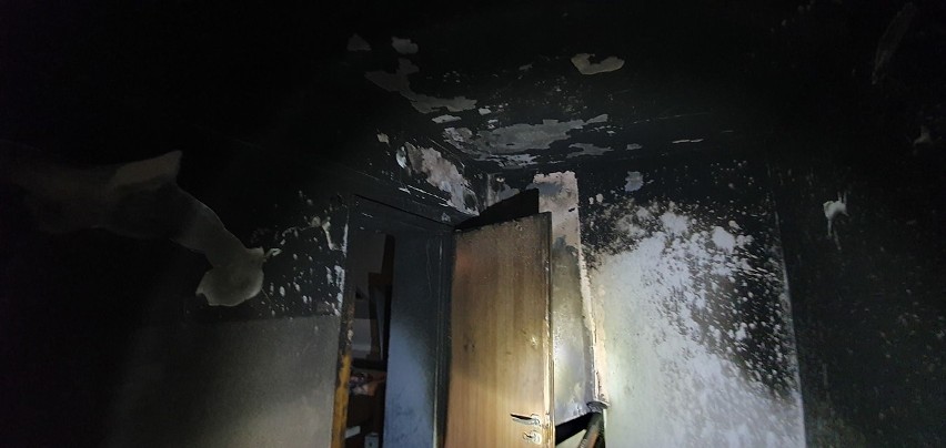 Jak informują nas strażacy, pożar wybuchł na korytarzu na...