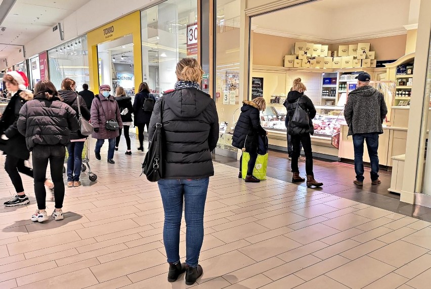 Rząd w większości przedłużył obowiązujące obostrzenia do 14...