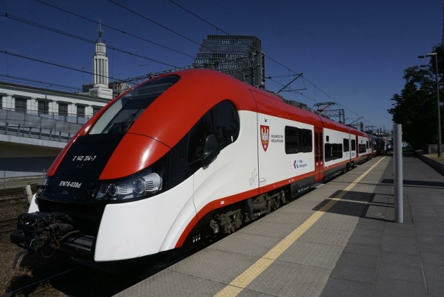 Osiem nowych pociągów województwo miało kupić dla Kolei Wielkopolskich. Kolejne osiem miało kupić Polregio do obsługi tras w Wielkopolsce. Pieniędzy z KPO jest jednak za mało.