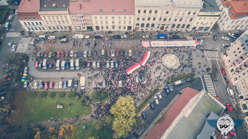 Marsz Niepodległości w Szczecinie z lotu ptaka [wideo, zdjęcia]