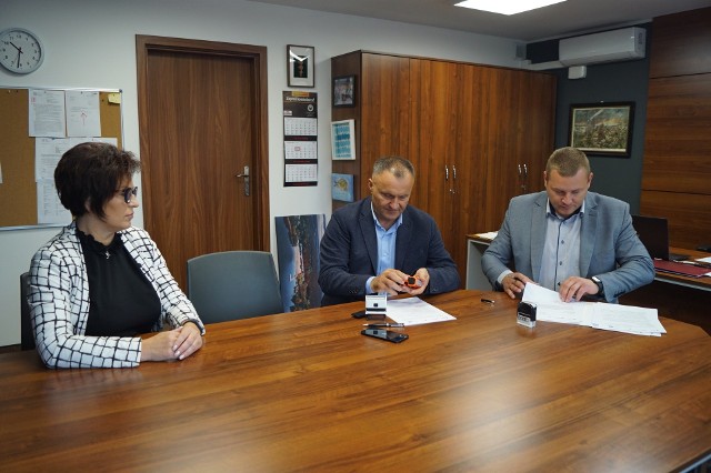 Firma Dolmar z Golubia Dobrzynia zajmie się dokończeniem przebudowy "Delfina" w Białym Borze. Podpisano umowę
