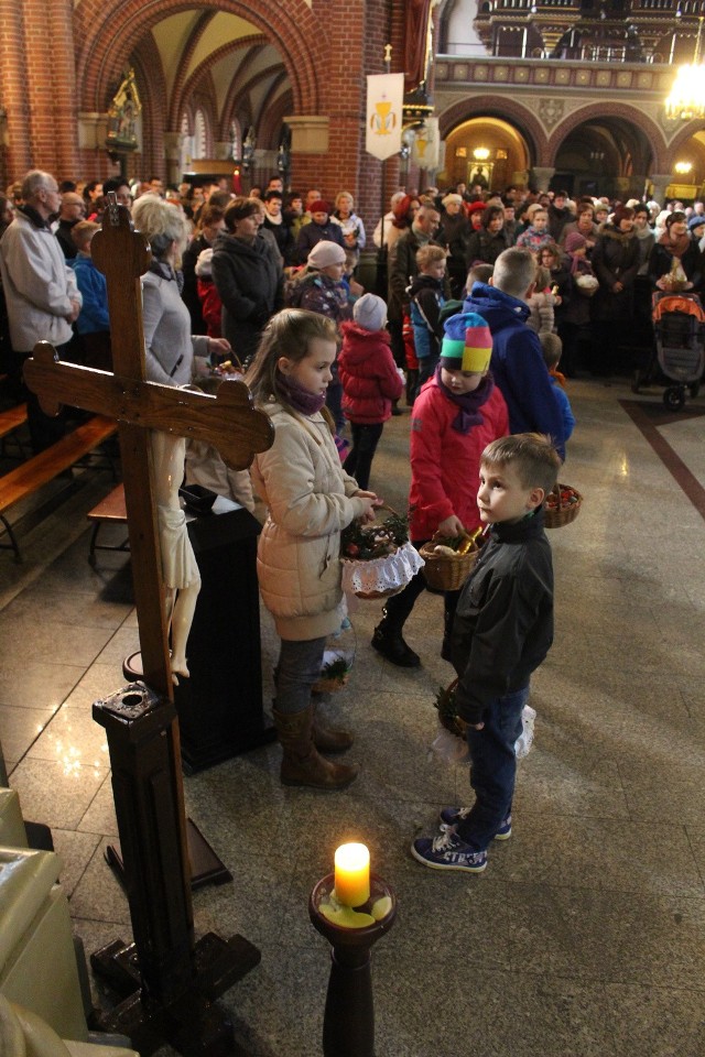 Wielka Sobota 2015: Święcenie pokarmów w parafii św. Anny w Zabrzu