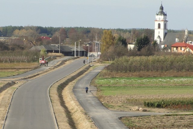 Większość dróg w gminie Klwów jest zmodernizowana, ale rozbudowa drogi wojewódzkiej numer 727 na terenie gminy jest jedną z największych inwestycji drogowych na Mazowszu.