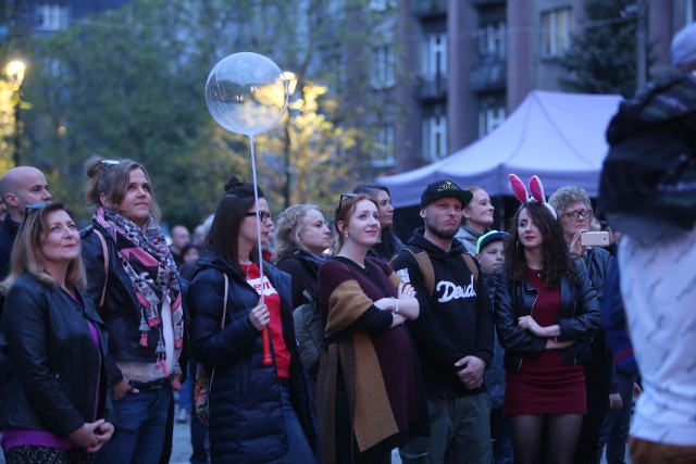 Koncert z okazji 15 lat Polski w Unii Europejskiej. Koncert nazwano "Wolność Niezależność Muzyka". Wystąpili najlepsi polscy muzycy ostatniego 25-lecia: Zbigniew Hołdys, John Porter, Maciej Maleńczuk.