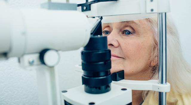 Każda zmiana w obrębie oczu powinna być skonsultowana z okulistą. Może świadczyć nie tylko o chorobie narządu wzroku, ale także o schorzeniach innych organów.