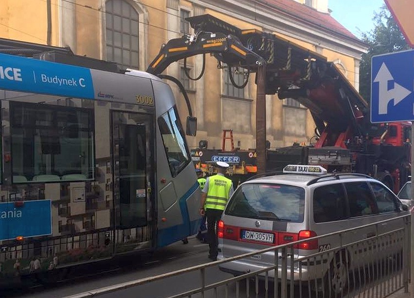 Poranne kłopoty MPK. Pasażerowie utknęli na dwóch ulicach