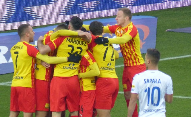 Korona Kielce po bardzo dobrym meczu pokonała Raków Częstochowa 3:0. Tak fetowała zdobycie pierwszej bramki.