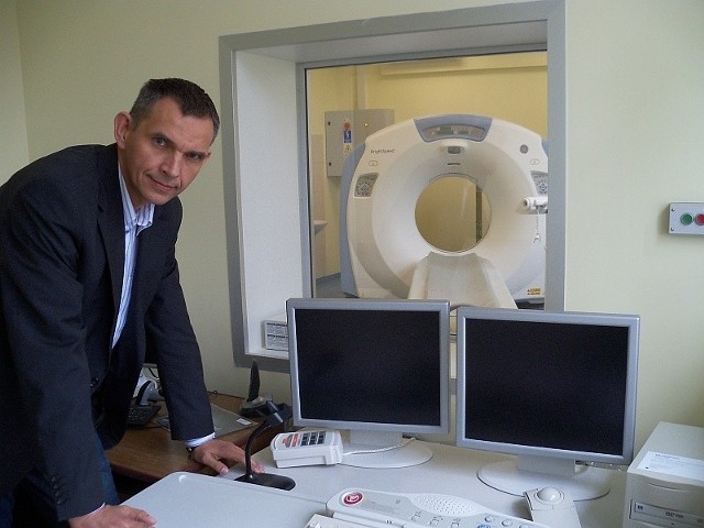 - Nie po to kupiliśmy tomograf do szybkiego  diagnozowania pacjentów,by teraz ograniczać liczbę operacji - mówi Dariusz Madera.