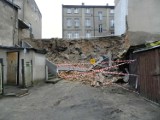 W Gnieźnie zawaliły się budynki gospodarcze [ZDJĘCIA]