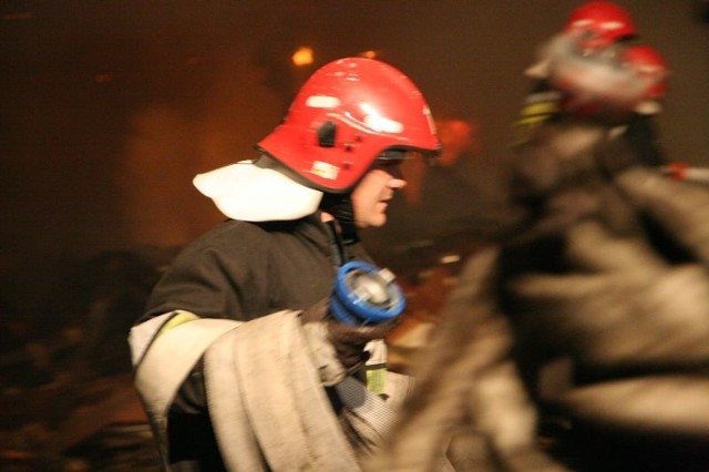 Straż pożarna gasiła kamienicę przy ul. Waryńskiego w Suwałkach