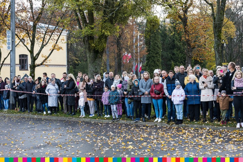 Białystok. Przysięga żołnierzy dobrowolnej zasadniczej służby wojskowej. 54 elewów wypowiedziało słowa roty