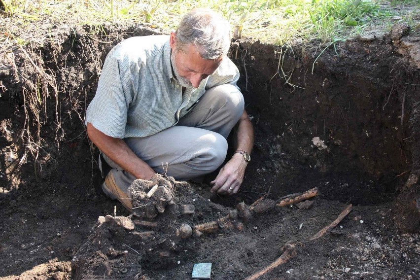 Wykopalisko w Smoleniu - odkopano 3 szkielety
