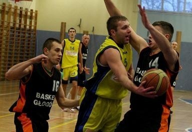 Mecze z Basketem Chrobrym Głogów (w ciemnych strojach) to już niemal klasyk naszej rywalizacji w trzeciej lidze. W tym sezonie gorzowianie rozgromili rywali 113:71.