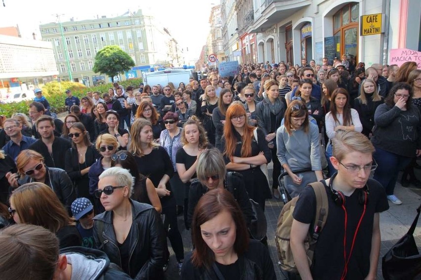 #CzarnyProtest w Poznaniu. Po raz kolejny przed siedzibą PiS