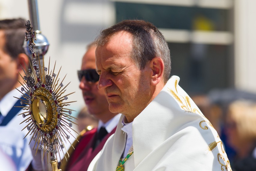 Boże Ciało 2018. Czy trzeba iść na procesję i do kościoła...