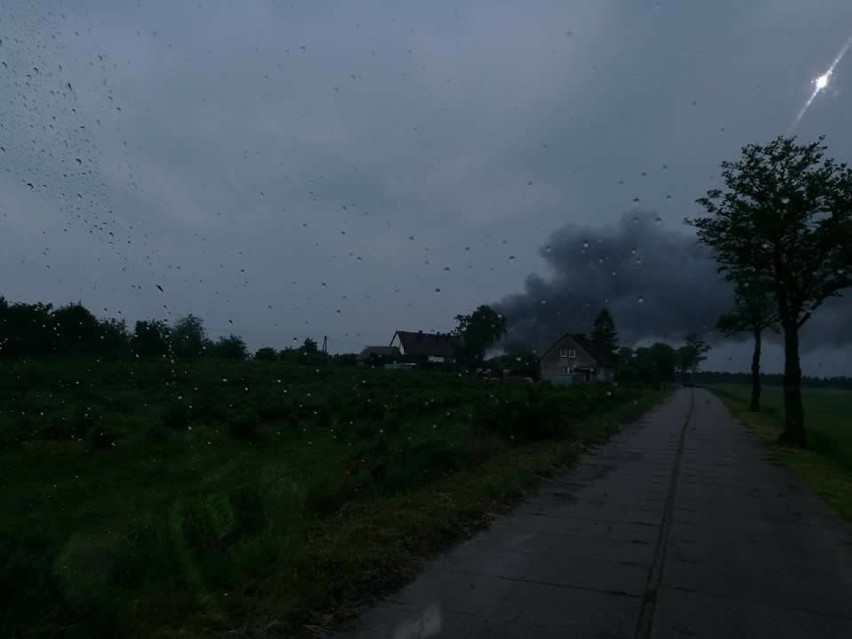 Pożar kurnika w Buchowie (gmina Debrzno). Ogromne straty! [ZDJĘCIA]