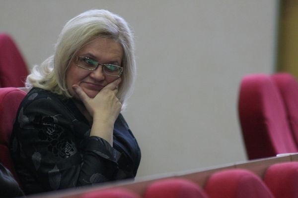 Beata Antypiuk, radna Prawa i Sprawiedliwości, w ławach urzędu wojewódzkiego podczas sesji rady miejskiej