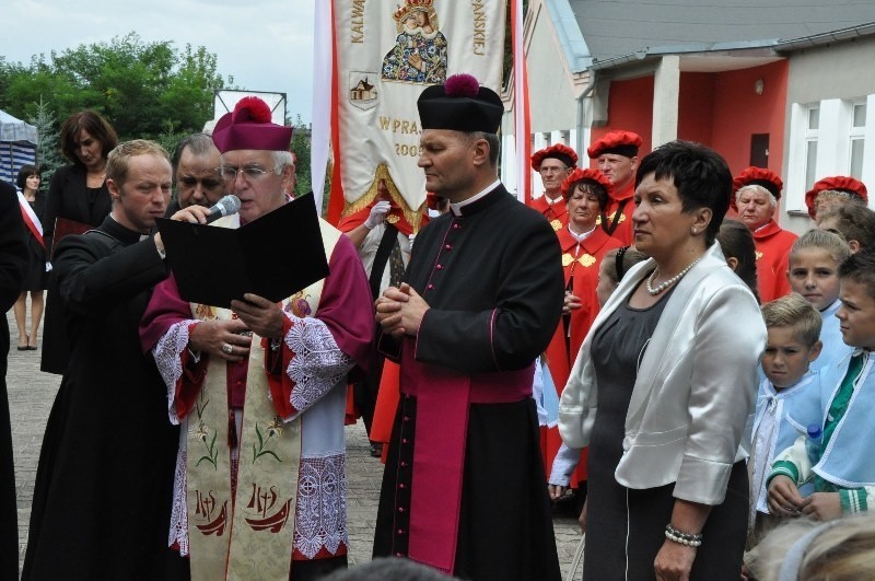 Arcybiskup częstochowski Wacław Depo przyjechał do szkoły...
