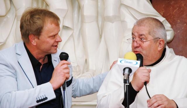 Ojciec Jan Góra i Jan Grzegorczyk na promocji książki "Święty i błazen" w 2014 roku