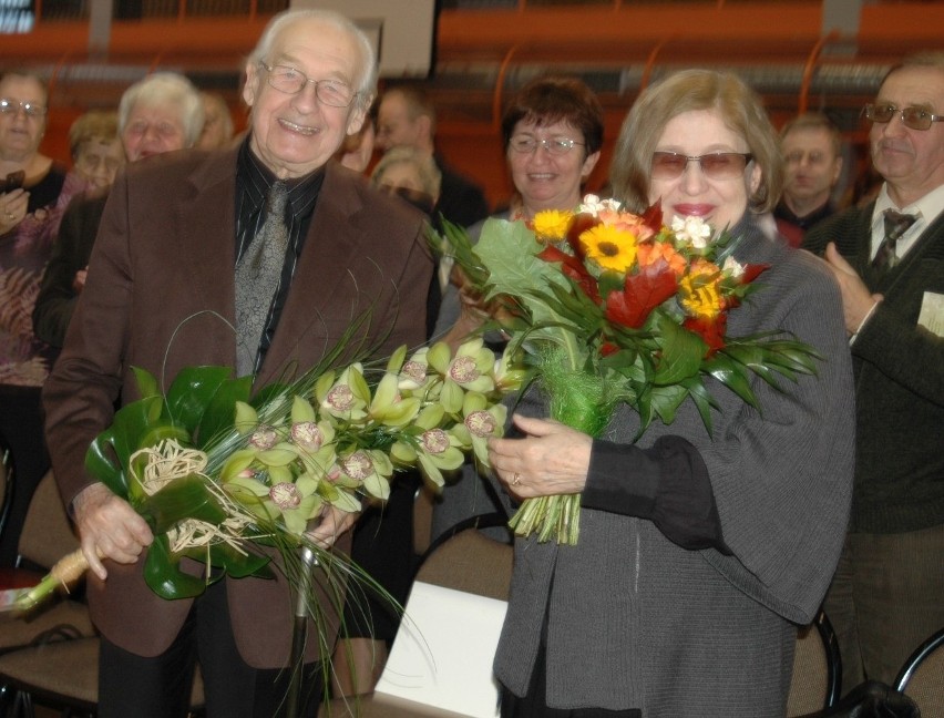 Andrzej Wajda z żoną Krystyną Zachwatowicz w gimnazjum w...