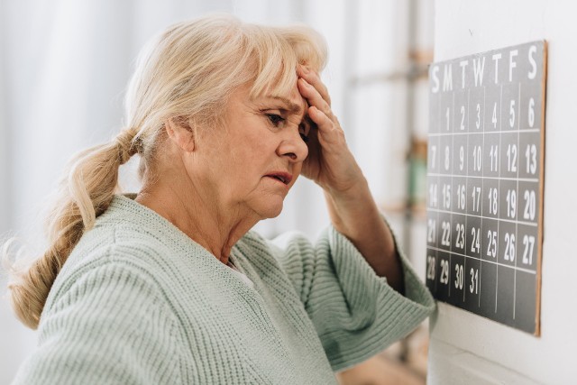 W badaniu odkryto czynniki takie jak depresja, lęk czy zaparcia, których wystąpienie może zapowiadać rozwój choroby Alzheimera