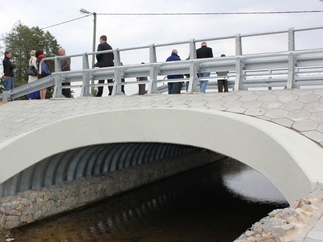 Odbiór końcowy nowego mostu na rzece Gilówce w Jarocinie.