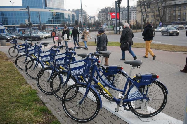 Przez większość czasu rowery miejskie tylko czekają, aż ktoś je wypożyczy. A chętnych jest bardzo mało