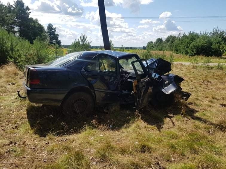 Wypadek w Budach-Prywatnych, gm. Krasnosielc. 3.08.2021. Dwie osoby trafiły do szpitala, w tym dziecko