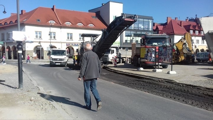 Limanowa. Zamarł ruch samochodów na rynku. Ruszył długo oczekiwany remont