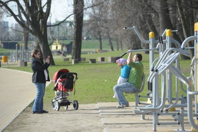 W Niwkach (w rejonie pomnika Joachima Halupczoka), Suchym Borze (obok przedszkola) oraz Dębiu (przy boisku szkolnym) powstaną siłownie pod gołym niebem (takie jak w parku nadodrzańskim w Opolu - na zdjęciu).