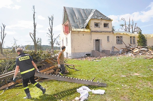 15 sierpnia 2008r. trąba powietrzna przeszła nad wioskami powiatu strzeleckiego, m.in. nad Balcarzowicami. (fot. Sławomir Mielnik)