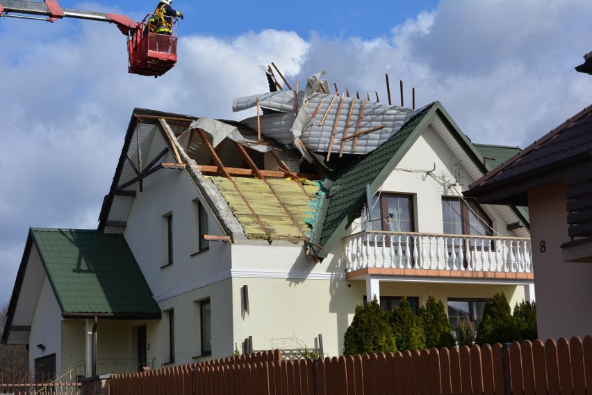 Chrzanów. 192 interwencje, 16 zerwanych dachów. Strażacy podsumowali skutki wichury [ZDJĘCIA]