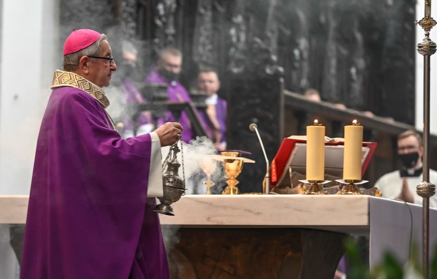 Episkopat nie pozna uzasadnienia Watykanu ws. kar dla abp....