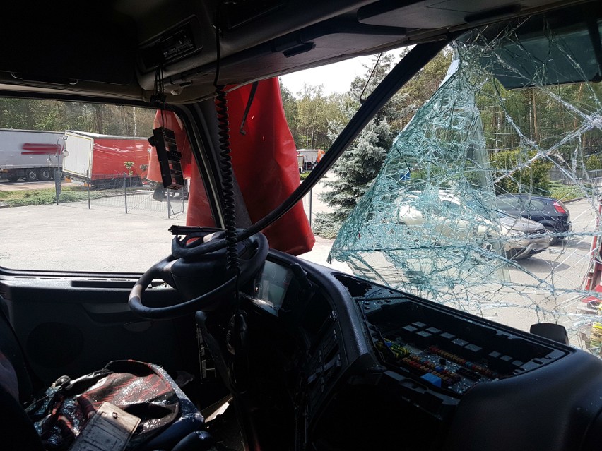 Dwie ciężarówki zderzyły się czołowo w Zawadzie Pilickiej