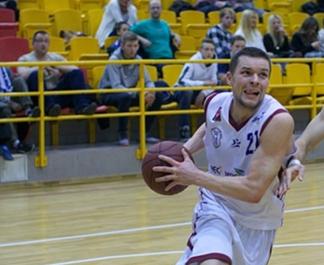 Maciej Raczyński rzucił 12 punktów, miał 4 zbiórki, 2 asysty.