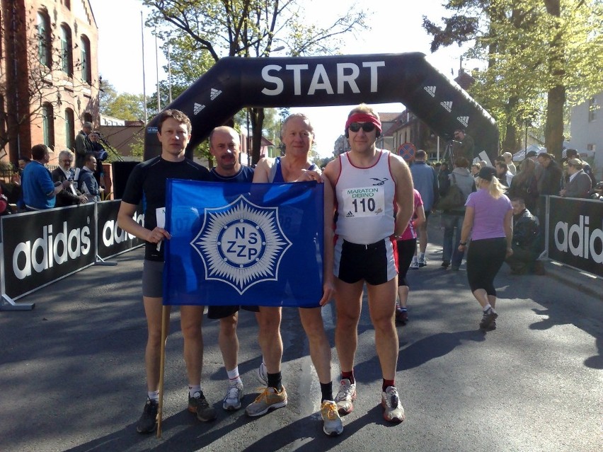 Podinsp. Jacek Furmanik zdobył Koronę Maratonów w wieku 52...